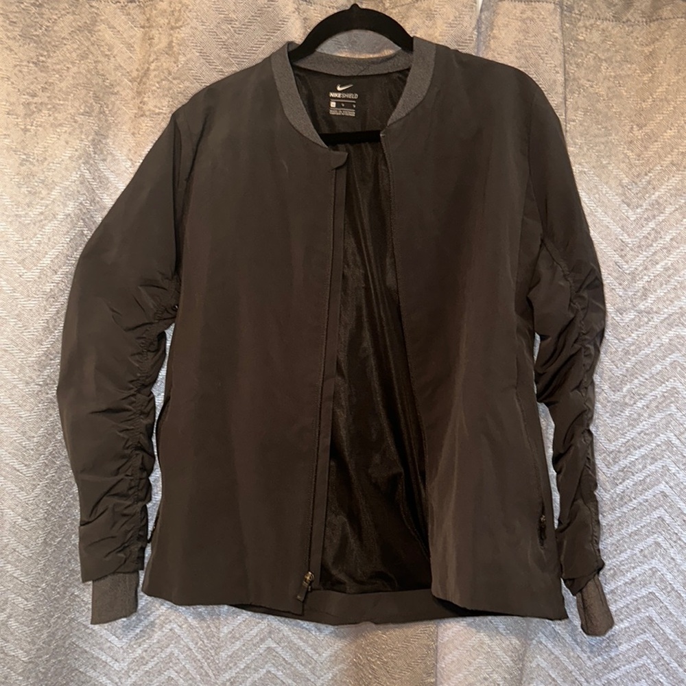 Nike shield women’s jacket size large